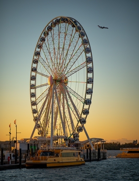 日暮黄昏唯美摩天轮建筑摄影图片